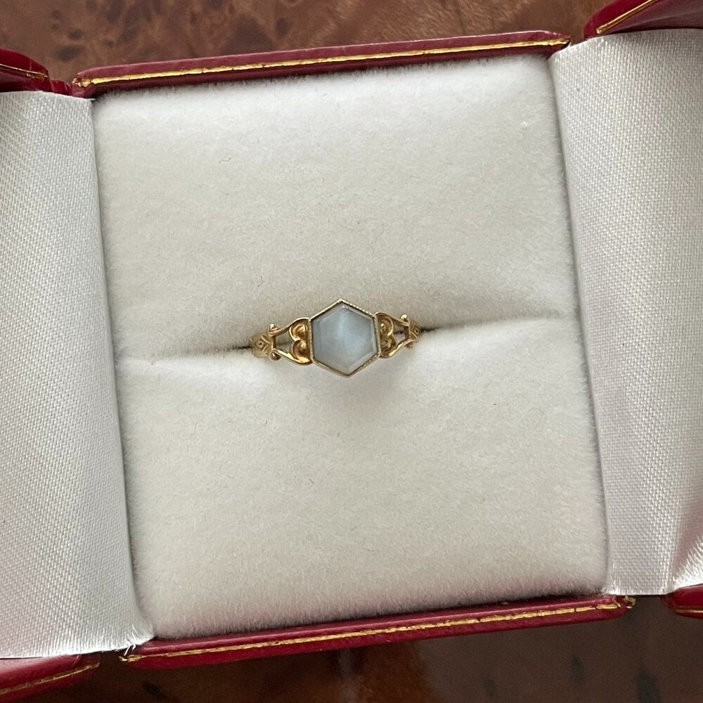 Vintage 10KT Yellow Gold Hexagon Moonstone Ornate Ring Size 4.5